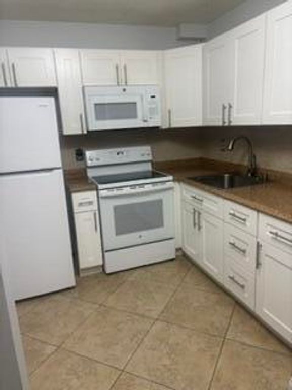 600 VILLAGE GREEN Court 220, Palm Springs, FL 33461