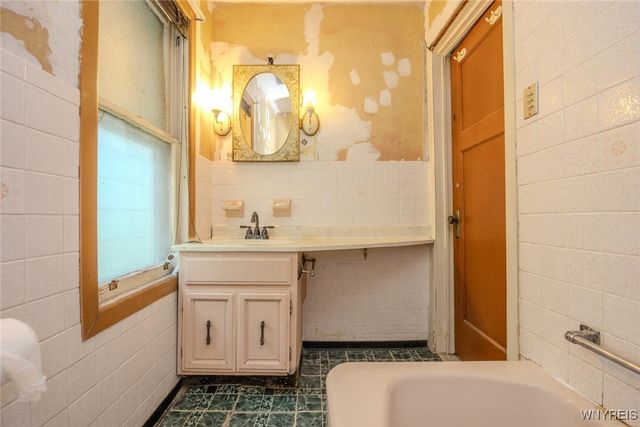 825 15th Street, Niagara Falls, NY 14301