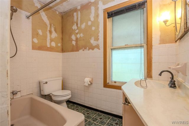 825 15th Street, Niagara Falls, NY 14301