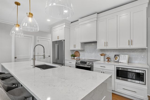 1812 Soundview Court, Yorktown Heights, NY 10598