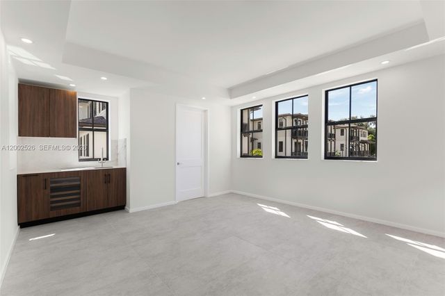 7496 SW 100th St, Pinecrest, FL 33156