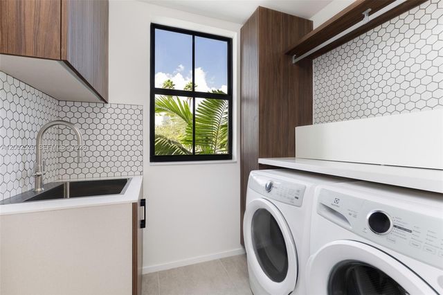 7496 SW 100th St, Pinecrest, FL 33156