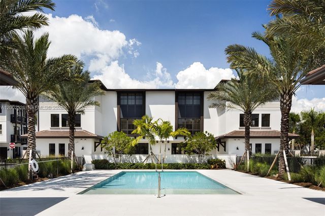 7496 SW 100th St, Pinecrest, FL 33156