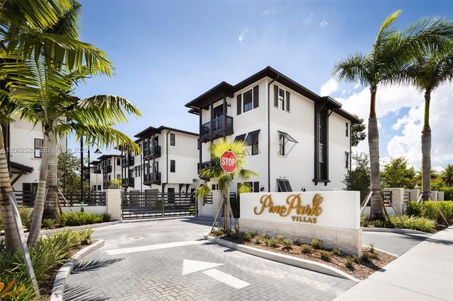 7496 SW 100th St, Pinecrest, FL 33156