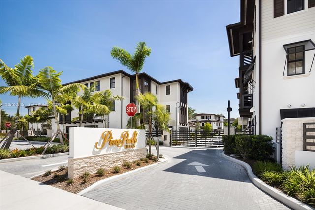 7496 SW 100th St, Pinecrest, FL 33156