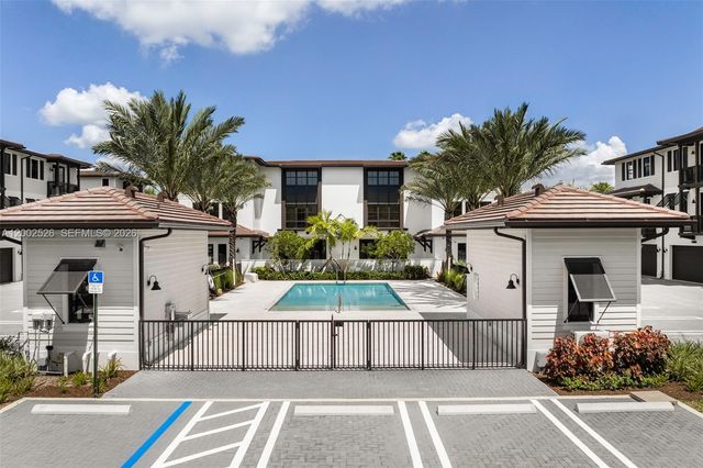 7496 SW 100th St, Pinecrest, FL 33156