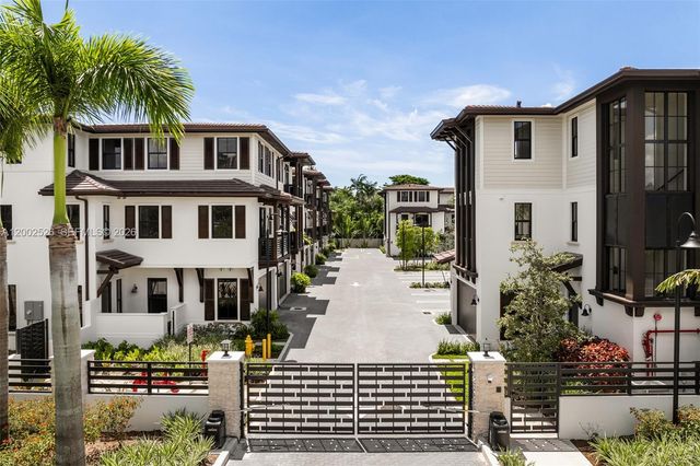 7496 SW 100th St, Pinecrest, FL 33156