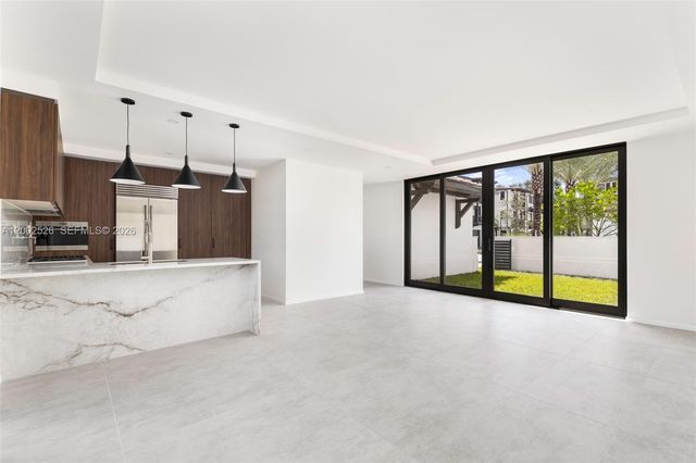 7496 SW 100th St, Pinecrest, FL 33156