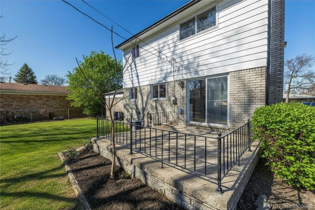 22640 Cedar Court, Hazel Park, MI 48030