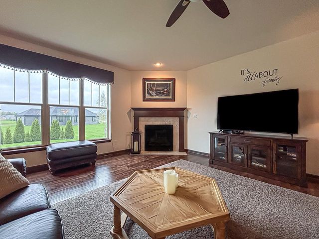 616 Westlawn AVENUE, Mukwonago, WI 53149