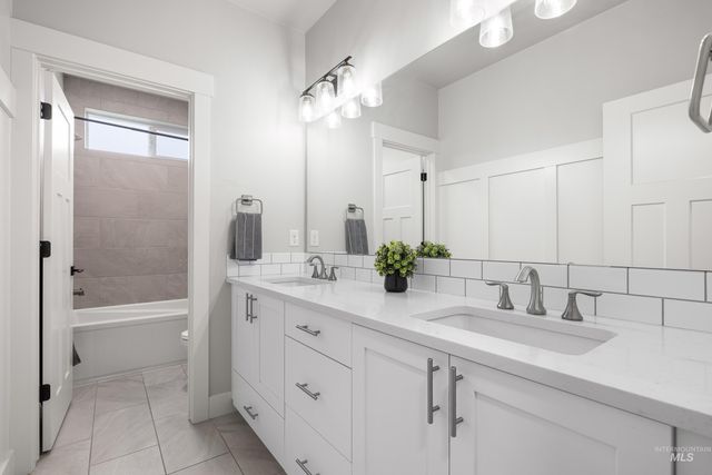 10031 Riverbend Place, Middleton, ID 83644