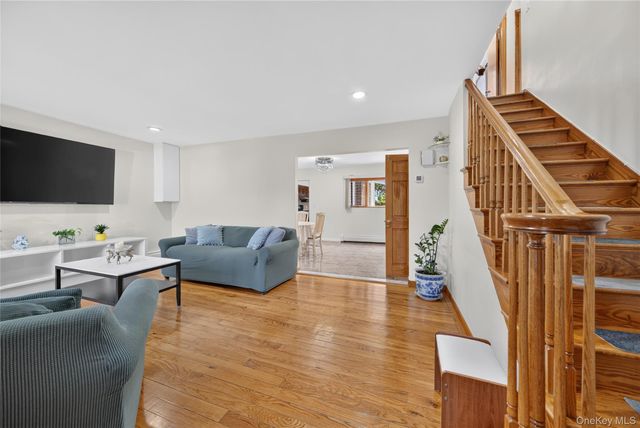 612 Marcellus Road, Williston Park, NY 11596