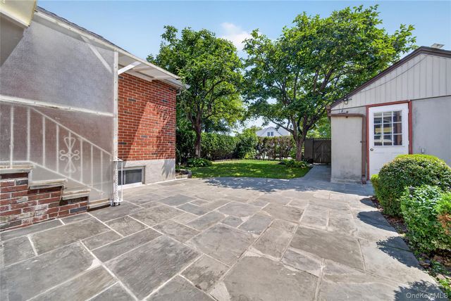 612 Marcellus Road, Williston Park, NY 11596