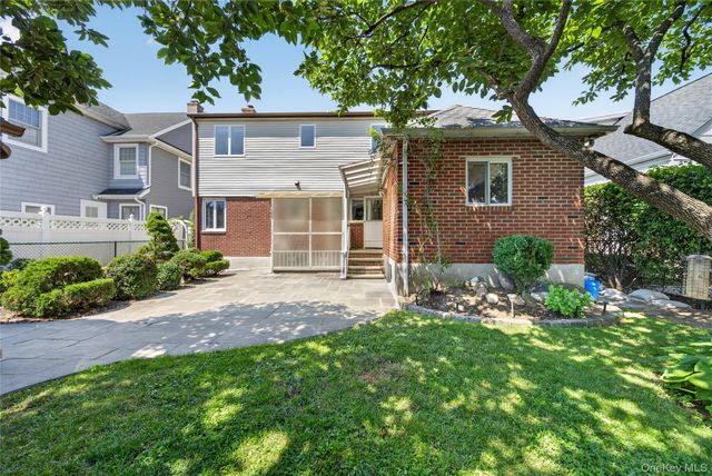 612 Marcellus Road, Williston Park, NY 11596