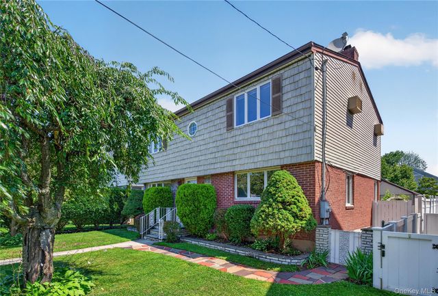 612 Marcellus Road, Williston Park, NY 11596