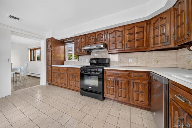 612 Marcellus Road, Williston Park, NY 11596