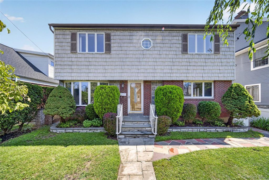612 Marcellus Road, Williston Park, NY 11596