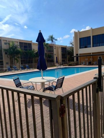 8401 SW 107th Avenue 219E, Miami, FL 33173