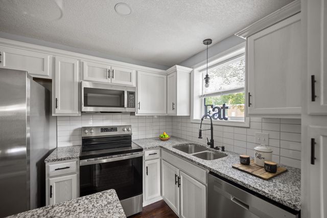 712 Westside Dr, Tullahoma, TN 37388
