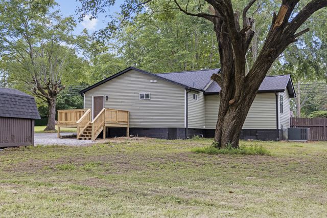712 Westside Dr, Tullahoma, TN 37388