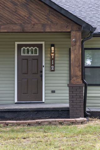 712 Westside Dr, Tullahoma, TN 37388