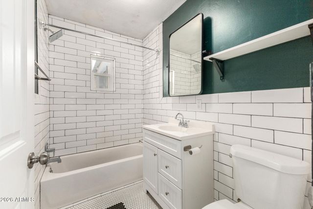 1614 W LYNWOOD Street, Phoenix, AZ 85007