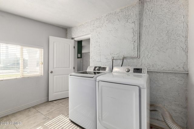 1614 W LYNWOOD Street, Phoenix, AZ 85007