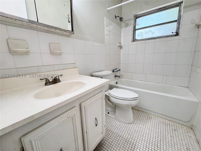 3265 Griffin Rd 202, Dania Beach, FL 33312