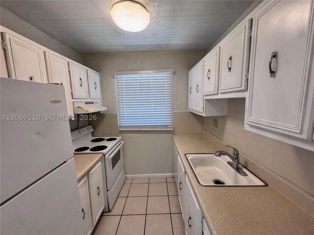 3265 Griffin Rd 202, Dania Beach, FL 33312