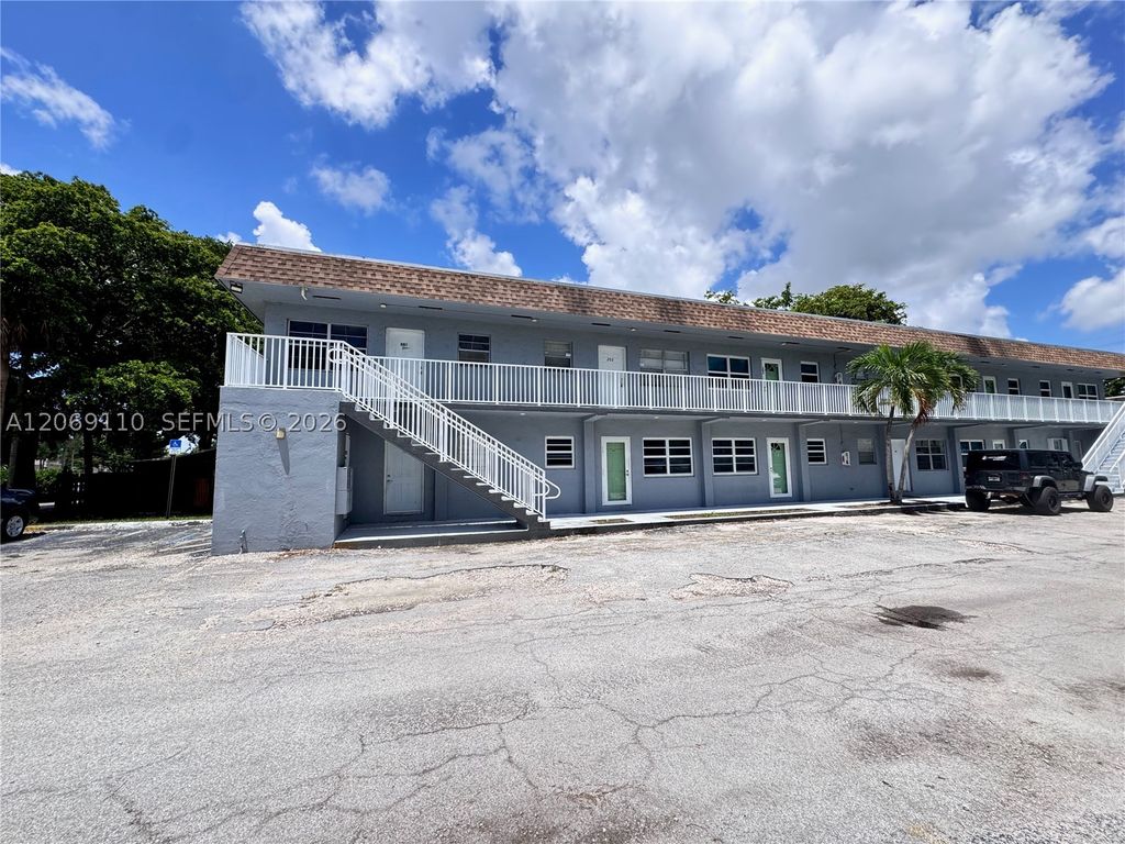 3265 Griffin Rd 202, Dania Beach, FL 33312