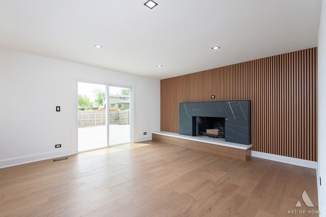 214 Cambridge Lane, Bloomingdale, IL 60108