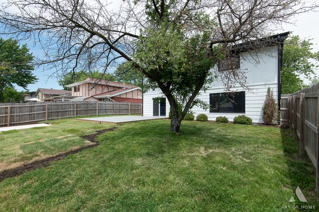 214 Cambridge Lane, Bloomingdale, IL 60108