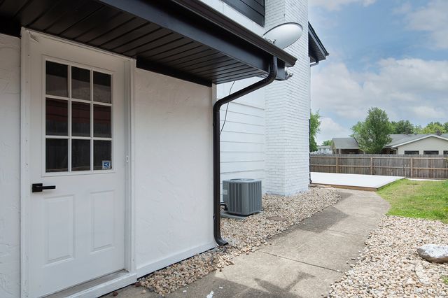 214 Cambridge Lane, Bloomingdale, IL 60108