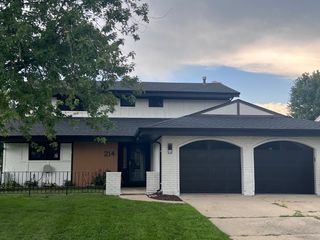 214 Cambridge Lane, Bloomingdale, IL 60108