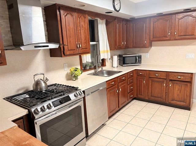 449 Willow Avenue, Lyndhurst, NJ 07071