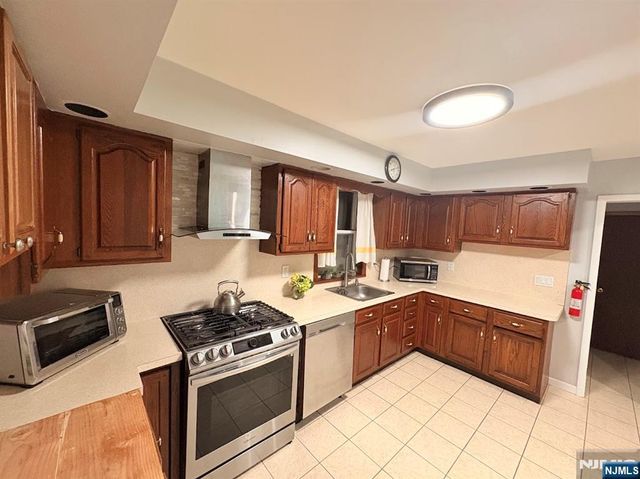 449 Willow Avenue, Lyndhurst, NJ 07071