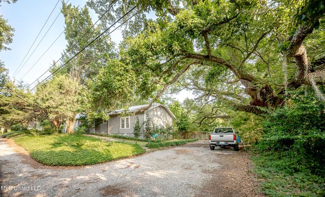 319 Washington Avenue, Ocean Springs, MS 39564