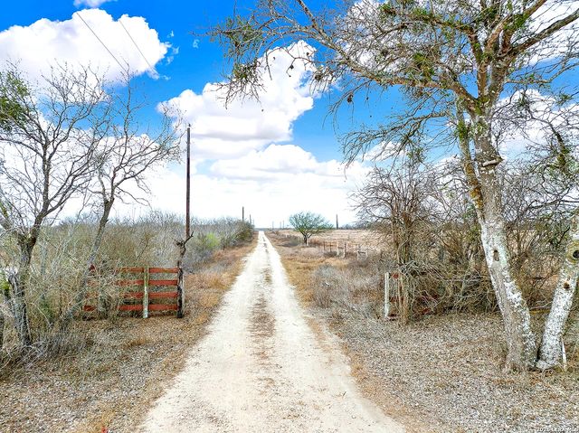 4884 County Road 342, Kenedy, TX 78119