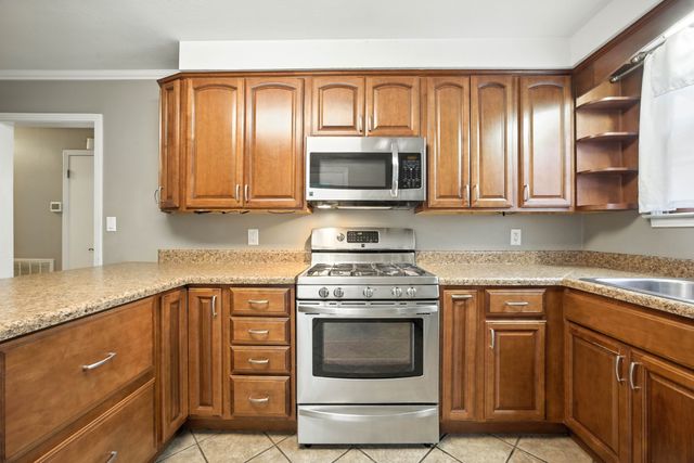 2153 Blakemore Dr, Clarksville, TN 37040