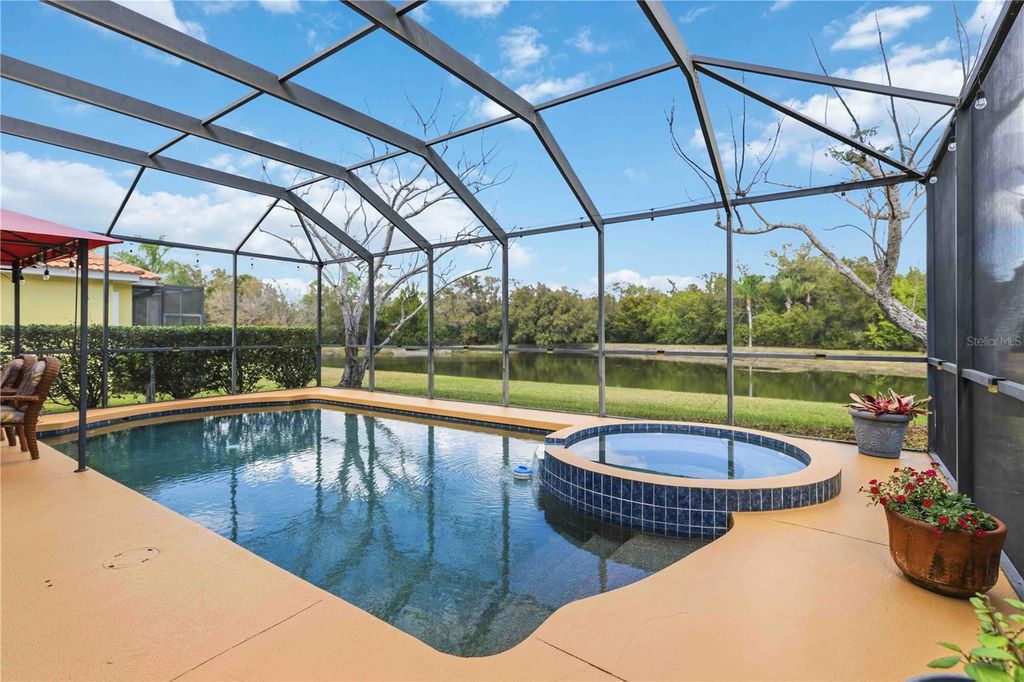 Image 2 of property listing at 8725 STONE HARBOUR LOOP, Bradenton, FL 34212