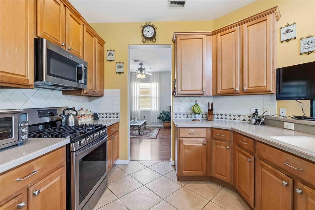 Image 25 of property listing at 8725 STONE HARBOUR LOOP, Bradenton, FL 34212