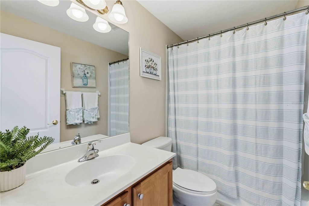 Image 37 of property listing at 8725 STONE HARBOUR LOOP, Bradenton, FL 34212