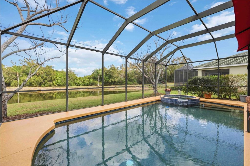 Image 43 of property listing at 8725 STONE HARBOUR LOOP, Bradenton, FL 34212
