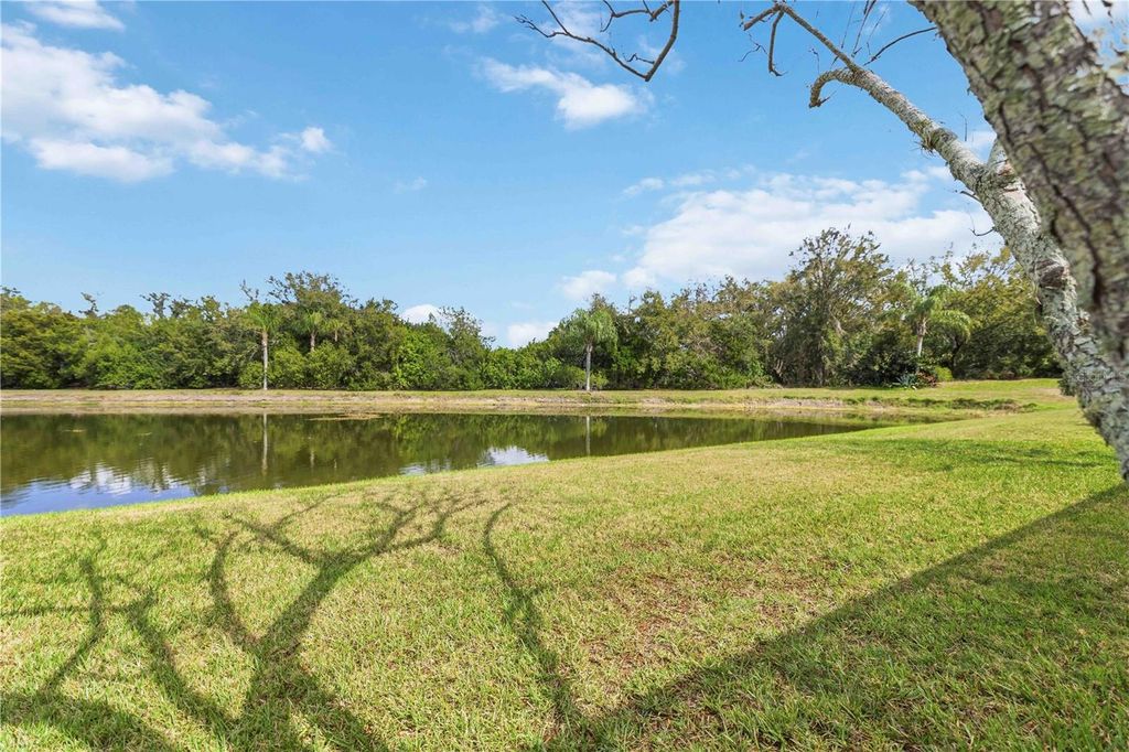 Image 45 of property listing at 8725 STONE HARBOUR LOOP, Bradenton, FL 34212