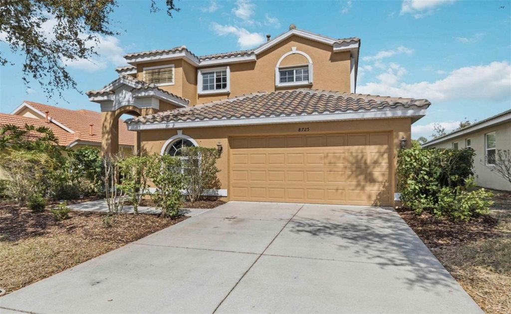 Image 7 of property listing at 8725 STONE HARBOUR LOOP, Bradenton, FL 34212