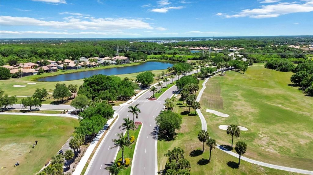 Image 61 of property listing at 8725 STONE HARBOUR LOOP, Bradenton, FL 34212