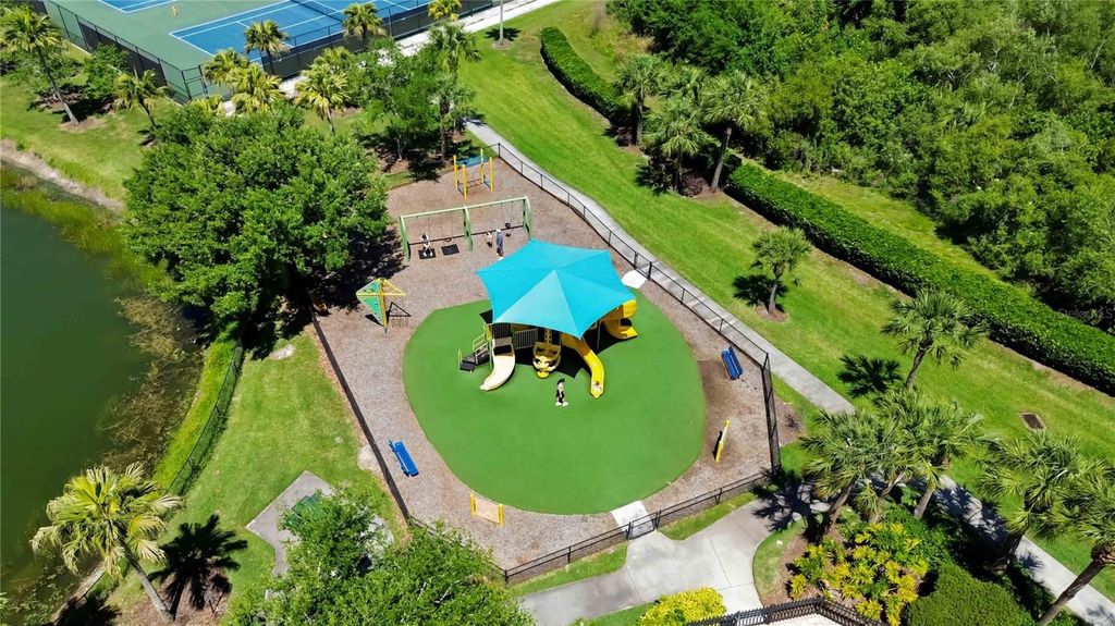 Image 79 of property listing at 8725 STONE HARBOUR LOOP, Bradenton, FL 34212