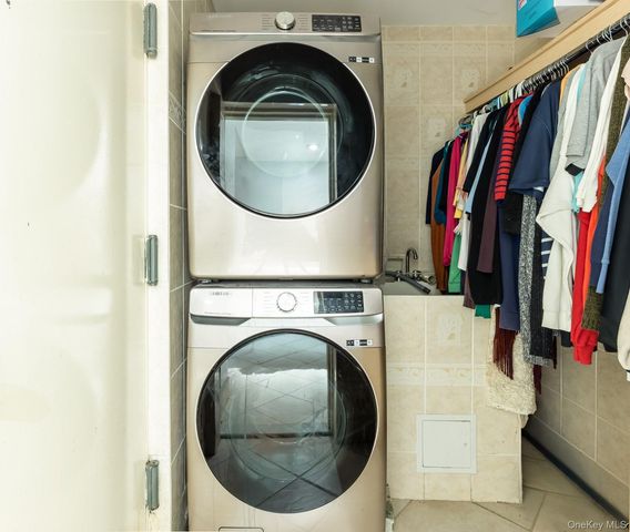 2044 26th Street, Astoria, NY 11105