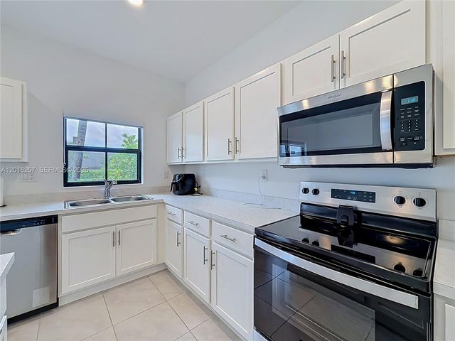 939 NW 3rd Ter 939, Pompano Beach, FL 33060