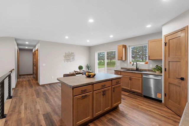 1824 SOUTHLAND LANE, New London, WI 54961